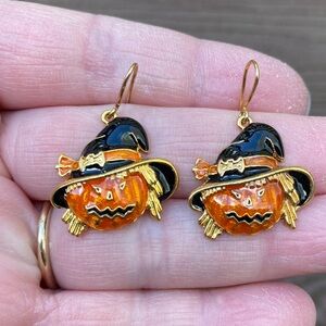 Vintage Jewelry Adorable Enamel Jack O'Lantern Pumpkin in Witch Hat